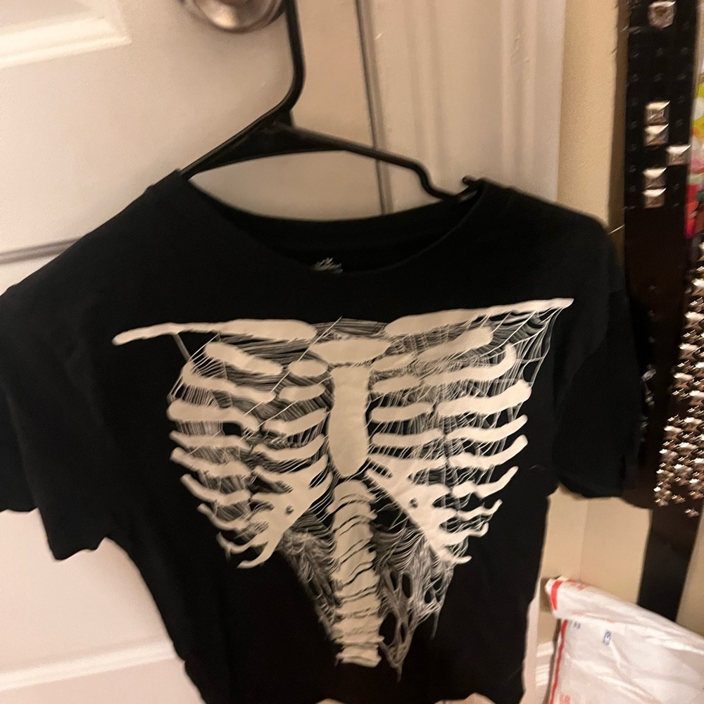 Hot Topic Black Skeleton Ribcage Tee